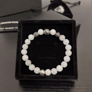 125Cro Heart 8mm Obsidian Four Silver Beads BraceletThe 925 silver Crow Heart is paired with a lowkey charm bracelet The 8mm obsidian 104 silver beads have a dark texture It is one of the classic Crow Heart bracelets The overall texture of the bracelet is very good The lettering and detailed textures are clear at a glance The color is as shown It is super tasteful when worn with stacked bracelets It looks good no matter how you pair it It is synchronized Same style for men and women Can be used as couple bracelets StackableSize elastic