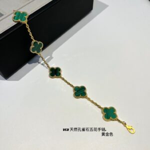 p145 vca natural malachite fiveflower bracelet gold colorMade of vgold material exquisite craftsmanship and perfect detailsThe matching CNC buckle is more advanced than K gold technologyTotal length 19cm wear the fourth flower 15175cm no limit on hand circumference