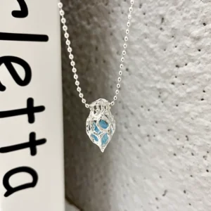 Heart blue ice pendant aquamarine gravel necklace for women with niche temperament blue crystal pendant clavicle chain