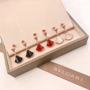 p140 Bulgari ear studs skirt ear studs original back of earrings Bulgari diva series highend customization hot ear studs  size imported fanshaped skirt diamond ear studs luxury and beautymust have for dinnernoble atmosphereoriginal logo on the bottomso beautifulVersatile style