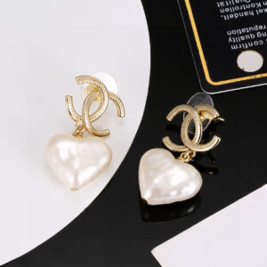 50 Chanel Light Gold Heart Peach Earrings following the trend of early spring earrings Whether you have a round face or a long face you will have unexpected surprises when you choose your own matching earrings It is a great tool for modifying your face shape Each design of the big brand is incredible and there is always unexpected inspiration Earrings