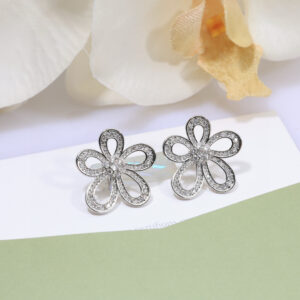 55VCA Van Cleef  Arpels flower earringsClover sterling silver earrings  matte gold material original logo electroplating 18kflowers blooming fresh vca earrings Van Cleef  Arpels earrings