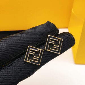p45 number FDED0021Fendi square earrings black oil dripping