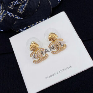 50Highquality details as shown in the picture We produce ZP 3700 my favorite vintageYou cant miss it if you come across itFragrant Shell Double C Earrings Highly recommended Fashion is fleeting style is eternal This is the charm of Vintage The phrase come by chance but cannot be sought is perfectly suitable for the Chnel Vintage series It has a classic charm that remains unchanged over time In other words retro jewelry that can be worn before can be worn now and can be worn in the future So usually when I encounter a vintage style that I like I will definitely collect it without saying a word Moreover just like an investment a vintage that has steadily appreciated in value is so worth owning wittywittywitty Such a strong retro style seems to be particularly endowed with a modern sense of fashion now