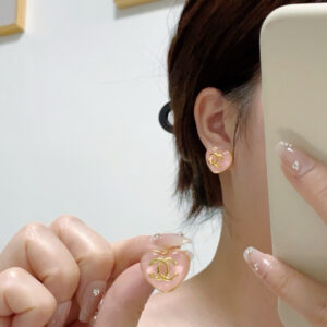 55Chanel Chanel double C love heart Pink offwhite spring and summer colorful new earrings Beauty can never compete with classics Chanel in its golden age is the most classic It is also the most tasteful A woman is independent elegant charming and intellectual Retro luxury but not complicated Double C classic and versatile Simple but not simple 925 silver needle earrings