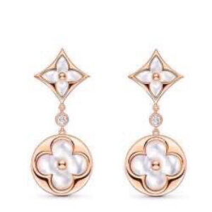 80 Seiko version LV double flower earrings  Louis Vuitton LVs new LV limited natural white motherofpearl earrings very eyecatching and white with perfect details Electroplating 18k gold version qualitysuper beautiful Musthave for goddessdouble flower earrings 925 silver needle hypoallergenic rose gold