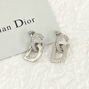 60The bestselling style of earrings is now availableRhinestone threedimensional letter earringsA very classic design a design for piecebypiece activitiesSimple and elegant versatile and elegant