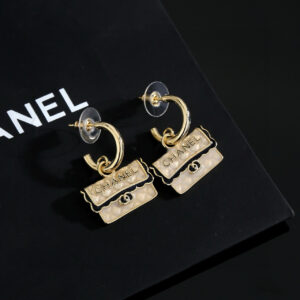 p55 Chanel Chanel bag earrings and ear hooks These are very goodlooking and versatile fashion items that can be matched casually Daily style very flattering to the face very highend very elegant Earrings