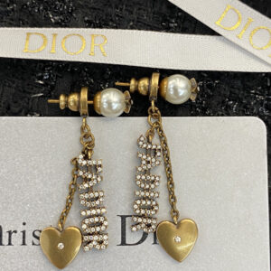 p65The bestselling classic Dijia earrings are back in stockSynchronized Mold opening Exclusive highend quality real photos Novel and outstanding styleUnique design styleNot easy to miss on the street Wear it and you will be the most beautiful girl in this gaiAvailable now