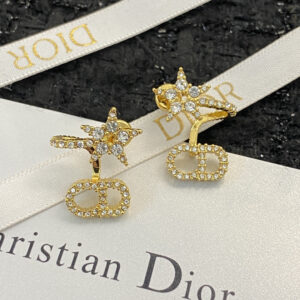 p55Dijias bestselling earrings are now available Synchronized Exclusive highend quality real photos Exquisite workmanship and flawless Purchase level Heavy electroplating and handset with diamondsIt feels super textured when held in the handSimple elegant and fashionableVersatile for any face shapeNever loses temperament