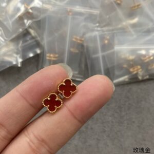 p120 vca mini carnelian clover earrings