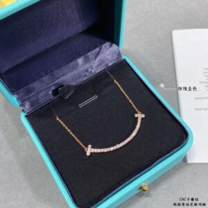 Handset diamond CNC medium thick version with diamond smiley face necklace  Heavy industry tiffa is designed with the strongest inspiration of the smile Smile is the most beautiful and confident and the most sincere charm comes from the heart Original high quality zlogo simple and exquisite A musthave item for fashionistas