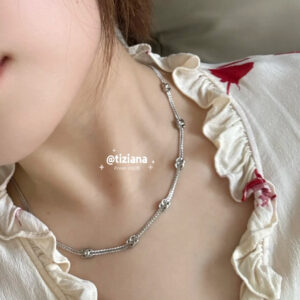 7Flower Silver 24B new seven flower double C silver snake bone chain necklace chokerThe thin snake bone chain is embellished with 7 silver classic double CsClean super fashionable and comfortable to look atVersatile and practical it is indeed a hot item this season