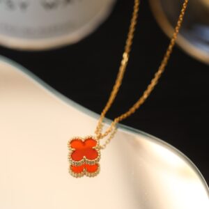 p120 mini fourleaf clover single flower carnelian necklaceMini model fourleaf clover