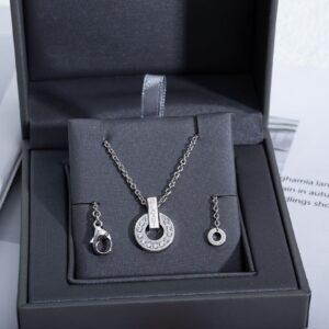 Purchase Level BV Bulgari Necklaceround copper coin necklaceRound Diamond Necklace The iconic round pattern of this series has been reinterpreted into a fresh and unique hollow design which combines eyecatching shapes Bulgaris playful spirit and brilliant colors Bvlgari necklace rose gold and white gold