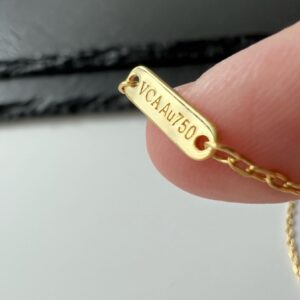 High version Classic single flower fourleaf clover necklaceElectroplated thick gold Rose gold gold white goldNatural stone is made of selected matching material 1 to 1 matching inlay seamless process CNC diamond buckle perfectly restores the Z section