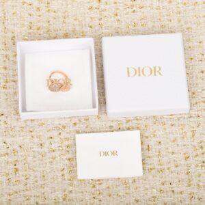 250208 Produced by us Compass ring standard for ladies The real gold and real diamond version can be customized Only the correct version of the real gold product will be made Please inquire FuROSE DES VENTS Ring a standard accessory for ladies an extremely luxurious jewelry style ZP is made of 18K real gold and diamonds We use silver material real gold plating and are crafted with precision to give you the most perfect enjoyment  All raw stone accessories are cut by ourselves ensuring pure natural accessories without a trace of moisture Dor Compass Rose Series  Rose des Vents which means Compass Rose and symbolizes creation It incorporates Mrs lucky star and rose elements symbolizing his legendary journey of traveling around the world Mr Cistian Dors most touching fragments of inspiration his favorite roses in the garden of his former residence in Granville the sea voyage route he designed for publicity and the lucky star he believed in all turned into the delicate starburst compass cable and eightpointed star in Rose des Vents Ten thousand recommendationsWelcome any version of Pk on the market wit290