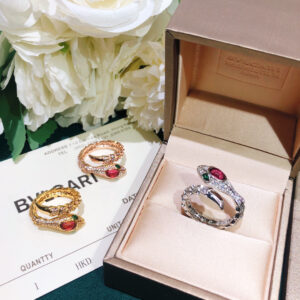 P45 ring925035LGARI sapphire snake ring Capturing the allure allure and alluring sensuality of the Serpenti ring in an enchanting design that pays homage to its spirit animal Serpenti highend jewelry ring made of subtly gold and electroplated with 18k gold one size fits all with opening