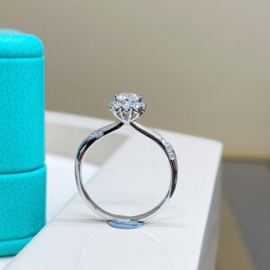 Ngtc National Inspection CertificateHsiMain 30 Points Flower Man Diamond Ring4800