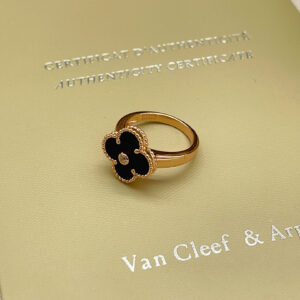 P50VJ005 Rose GoldSize No 6 No 7 No 8VanCleefArpel Fourleaf Clover Rose Gold Solitaire Diamond Ring Same ZP brass material very photogenic The design is very special and worth buyingHighend handmade workshop series
