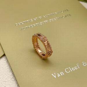 P55VJ006 rose goldSize No 6 No 7 No 8VanCleefArpel fourleaf clover rose gold diamond ring consistent ZP brass material very photogenic The design is very special and worth buyingHighend handmade workshop series
